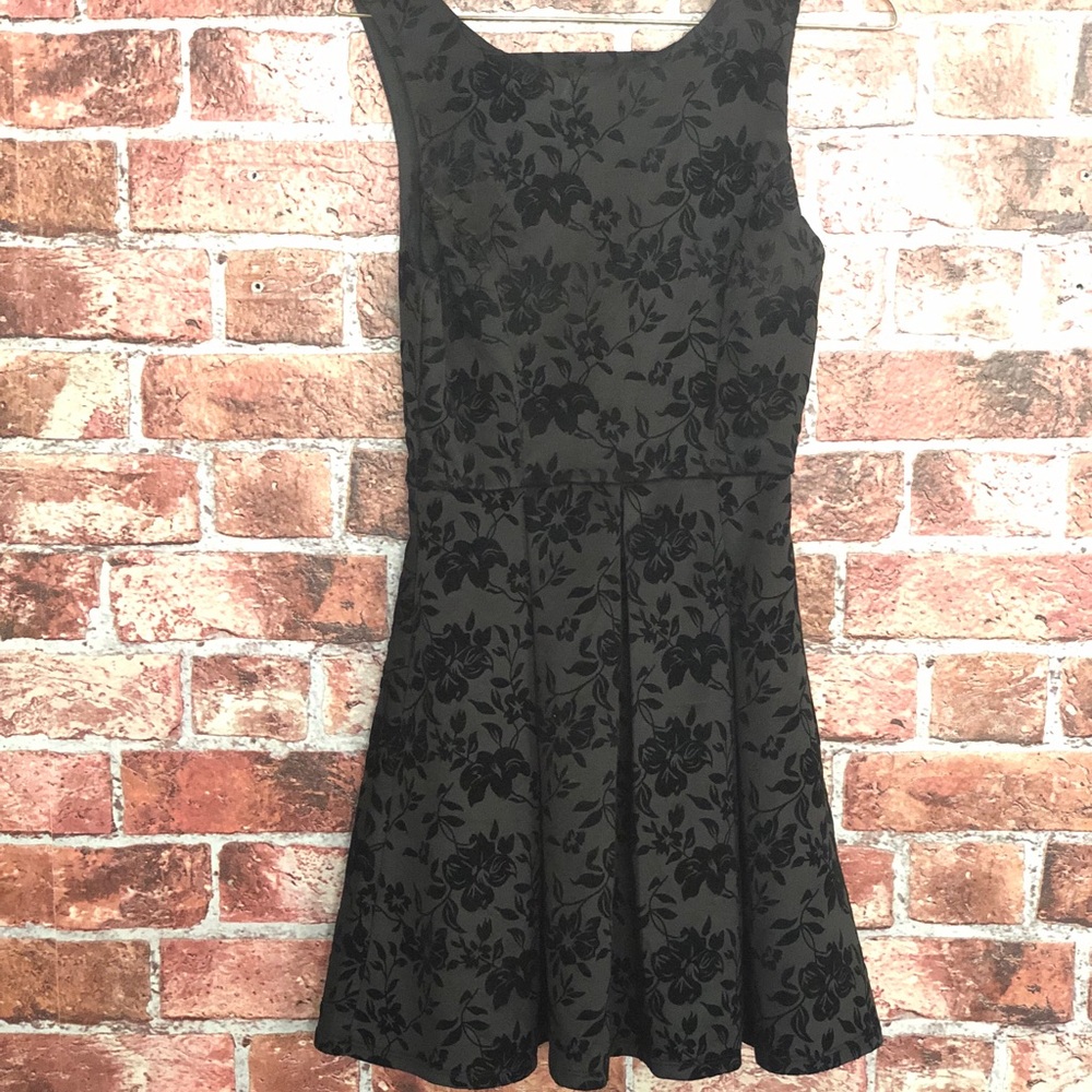 Dress - Picture 5 of 5